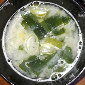 春の味☆生わかめ豆腐ねぎの味噌汁